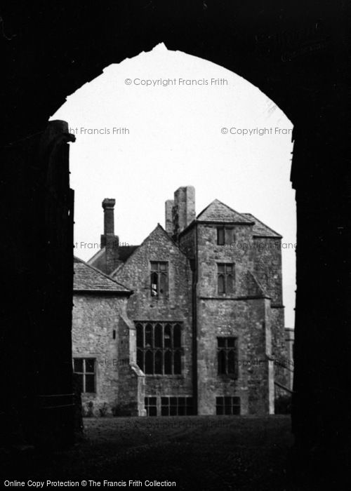 Photo of Carisbrooke, Castle c.1950