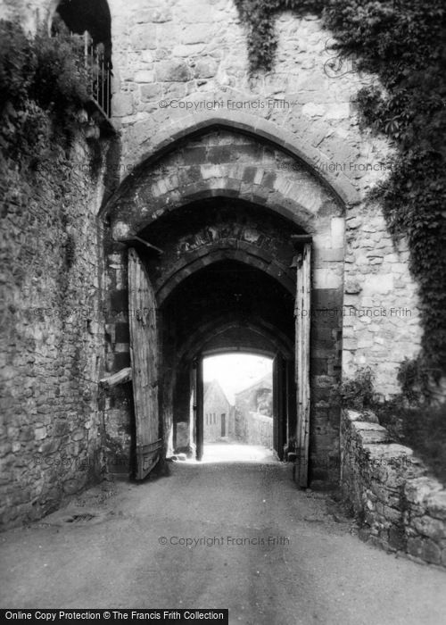 Photo of Carisbrooke, Castle, Gatehouse Entrance c.1935
