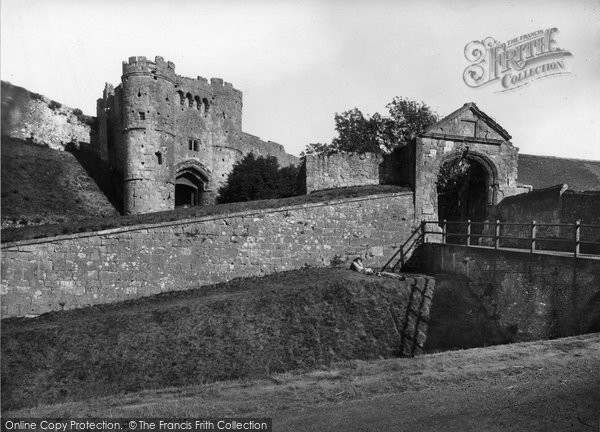 Photo of Carisbrooke, Castle Gateway 1935