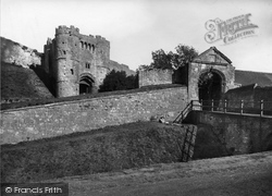 Castle Gateway 1935, Carisbrooke