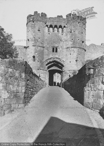 Photo of Carisbrooke, Castle, Gateway 1935