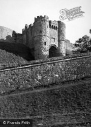 Castle Gateway From Outside c.1950, Carisbrooke