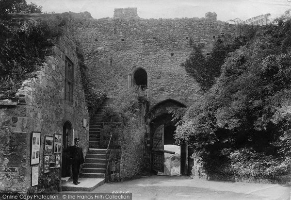 Photo of Carisbrooke, Castle, Old Gateway (1470) 1908