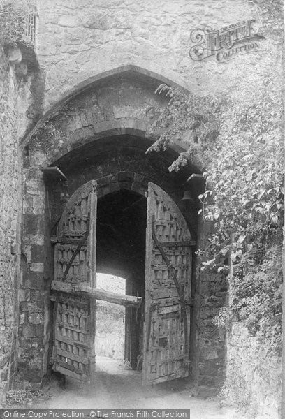 Photo of Carisbrooke, Castle, Old Gateway 1908