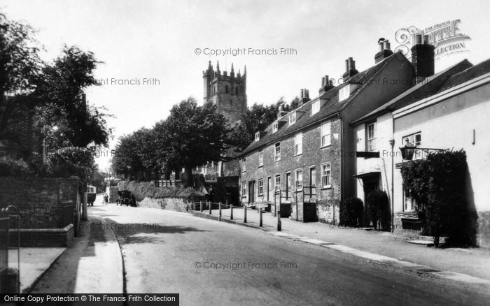 Photo of Carisbrooke, High Street c.1935