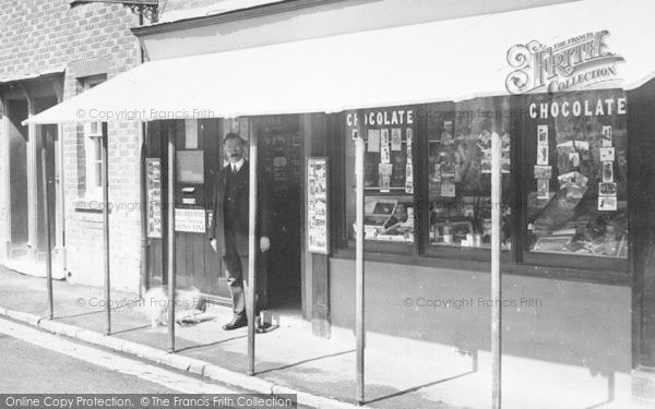 Photo of Carisbrooke, Post Office Window 1913