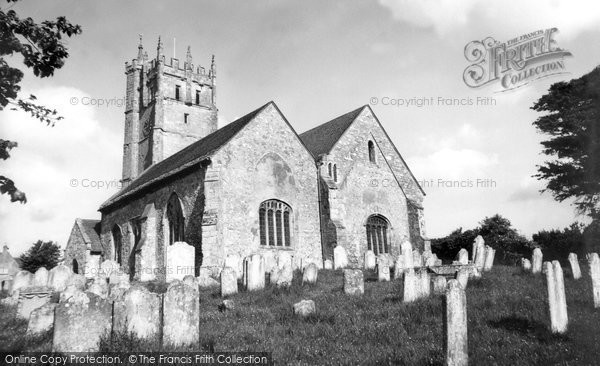Photo of Carisbrooke, St Mary's Church c.1960