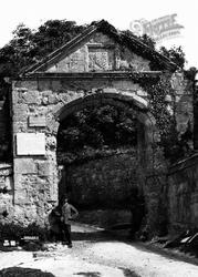 The Castle Gateway c.1883, Carisbrooke