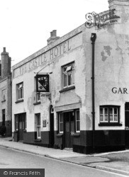 The Castle Hotel, High Street c.1955, Carisbrooke