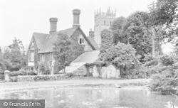 The Pond c.1955, Carisbrooke