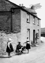 Children In The Village 1918, Cark