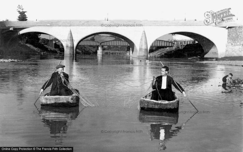 Carmarthen, Coracle Fishing on the Towy c1950