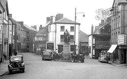 Nott Square And Statue 1949, Carmarthen