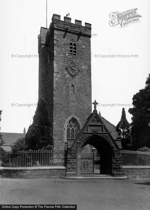 Photo of Carmarthen, St Peter's Church 1925