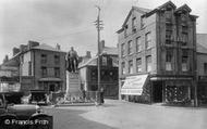 The General Sir William Nott Statue 1925, Carmarthen