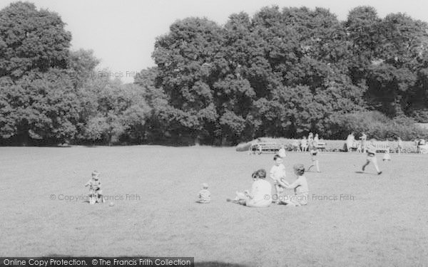 Photo of Carshalton, Mothers And Children, The Grove c.1965