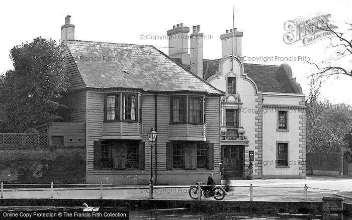 Photo of Carshalton, The Greyhound Hotel 1928