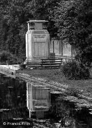 The War Memorial 1928, Carshalton