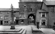The Gatehouse And Market Cross 1921, Cartmel