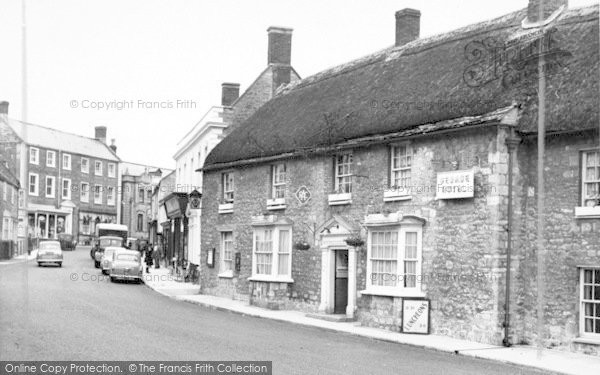 Photo of Castle Cary, The George Hotel c.1955