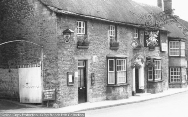 Photo of Castle Cary, The George Hotel c.1960
