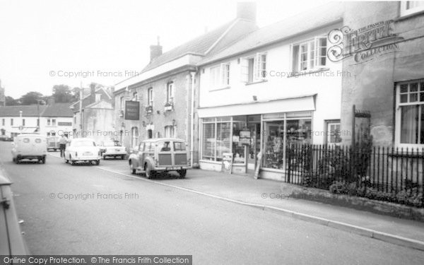 Photo of Castle Cary, The White Hart, Fore Street c.1965
