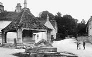 The Market Cross 1907, Castle Combe