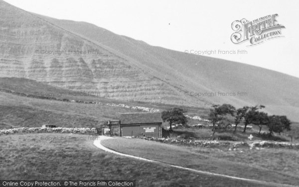 Photo of Castleton, Blue John Cavern Hut, Mam Tor c.1955