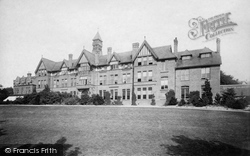 College 1894, Caterham
