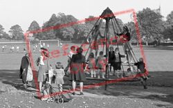 Queen's Park, Children's Corner 1948, Caterham