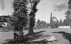 Queens Park 1948, Caterham