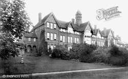 School 1903, Caterham