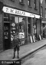 Caterham, Shop, High Street 1925