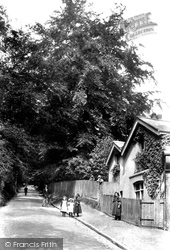 Waller Lane 1907, Caterham