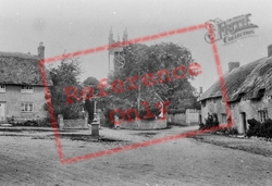 Village Square 1906, Cattistock