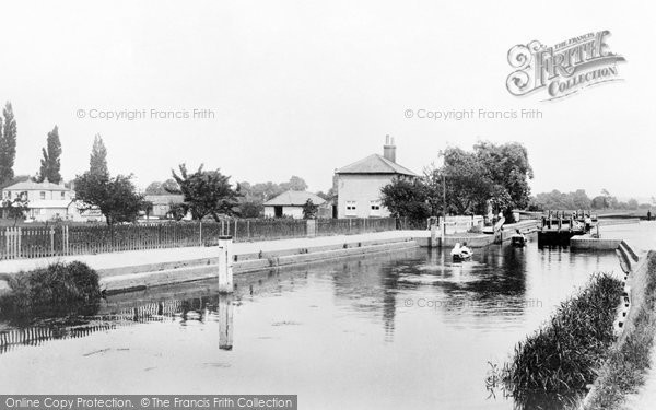 Photo of Caversham, The Lock 1890