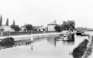The Lock 1890, Caversham