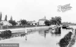 The Lock 1890, Caversham