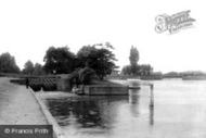 The Lock 1890, Caversham