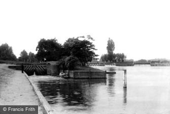 Caversham, the Lock 1890