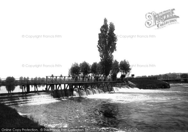 Photo of Caversham, the Weir 1890