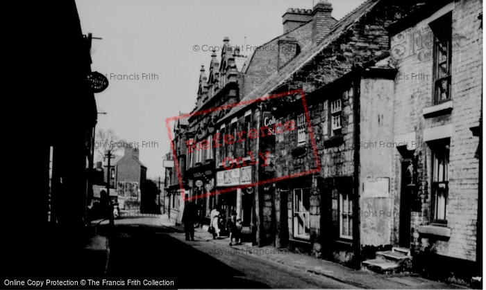 Photo of Cefn Mawr, Well Street c.1955