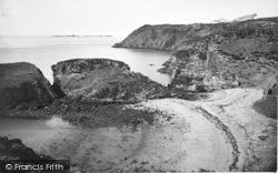 Skerries Light And Fydlyn Bay 1936, Cemaes Bay