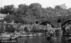 Coracle Fishing c.1955, Cenarth