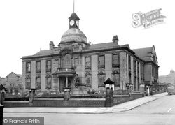The Town Hall c.1955, Chadderton