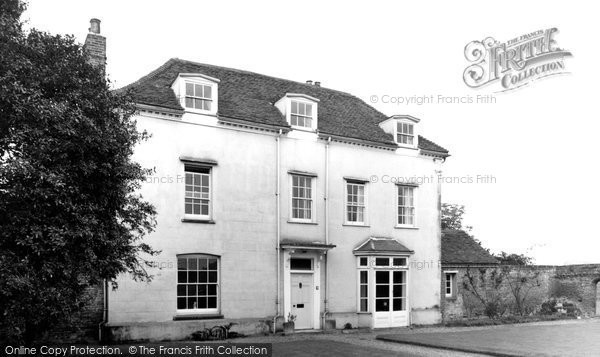 Photo of Chadwell St Mary, Chadwell Place Farm c.1960