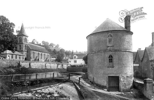Photo of Chalford, The Church And Round House 1900