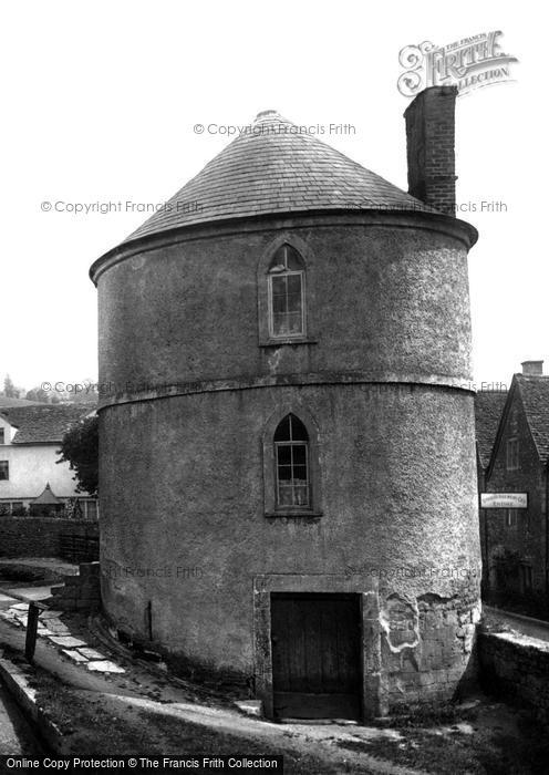 Photo of Chalford, The Round House 1900