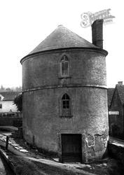 The Round House 1900, Chalford