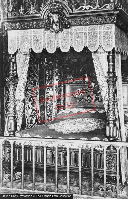 Photo of Chambord, Chateau De Chambord, Bed c.1935